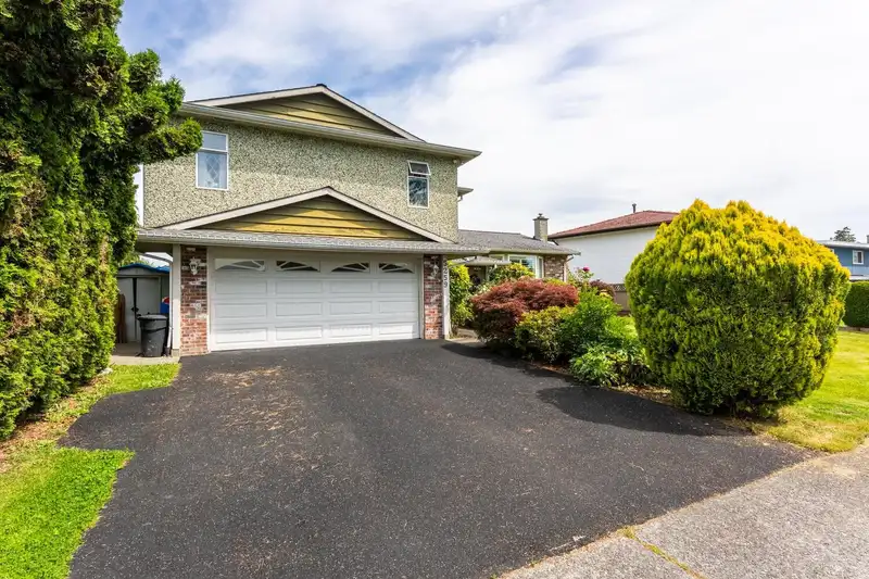 5259 OAK PLACE - photo 1 of 16