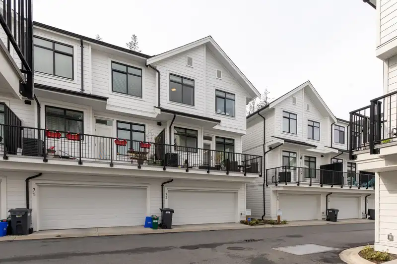 72 17557 100 AVENUE - photo 1 of 33