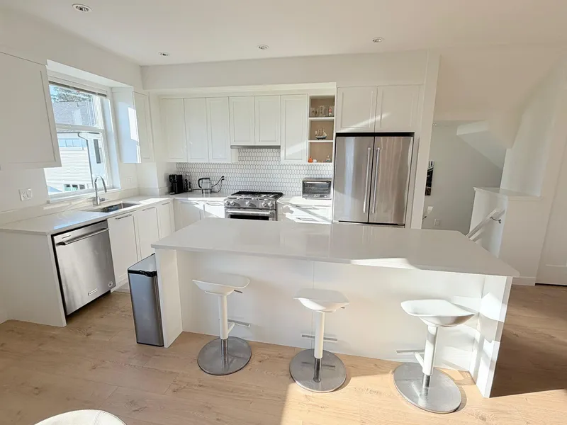 162 3565 BAYCREST AVENUE - photo 3 of 20