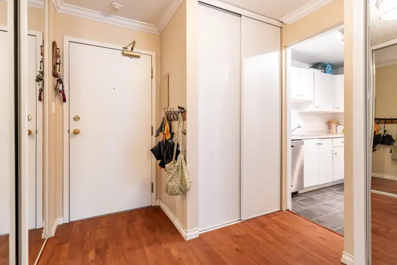 205 1690 AUGUSTA AVENUE - photo 4 of 26