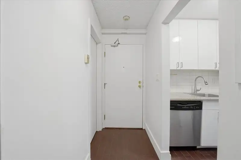 309 825 E 7TH AVENUE - photo 3 of 29