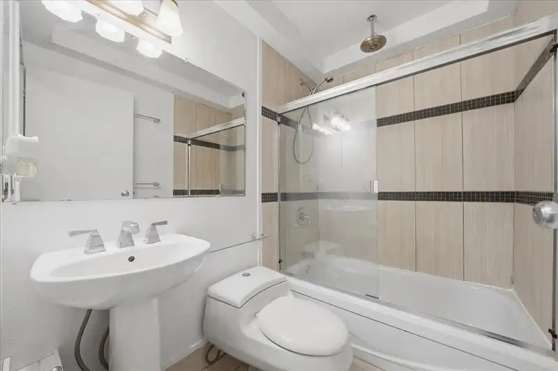 309 825 E 7TH AVENUE - photo 4 of 29