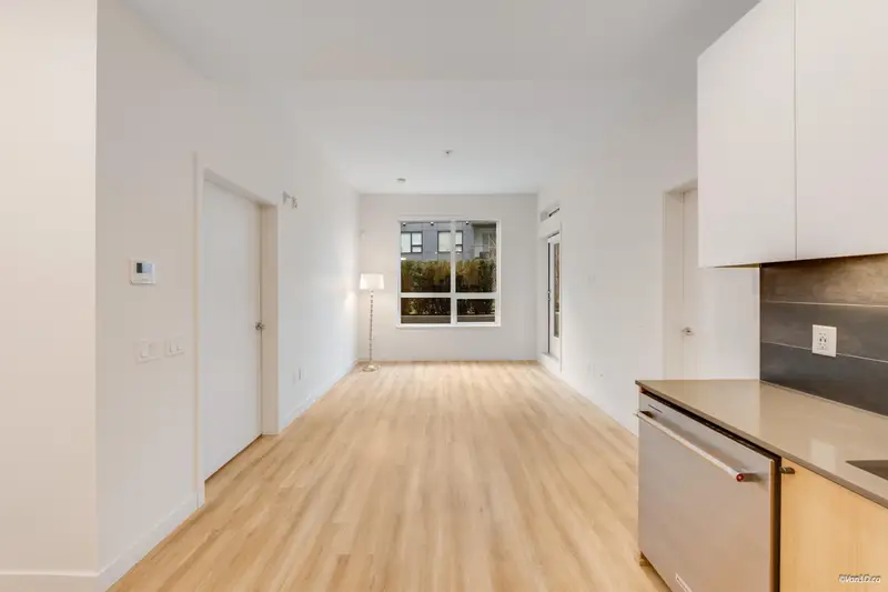 102 645 COMO LAKE AVENUE - photo 4 of 25