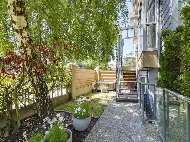 3005 LAUREL STREET - photo 1 of 25