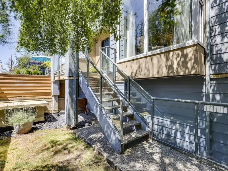 3005 LAUREL STREET - photo 2 of 25