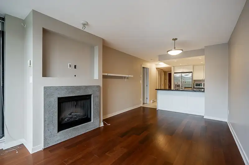 116 9371 HEMLOCK DRIVE - photo 4 of 34