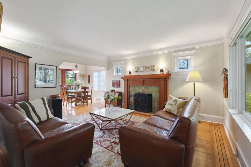 349 E 24TH STREET - photo 4 of 25