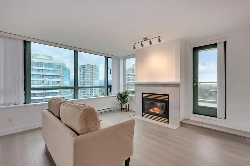 1803 6622 SOUTHOAKS CRESCENT - photo 2 of 40