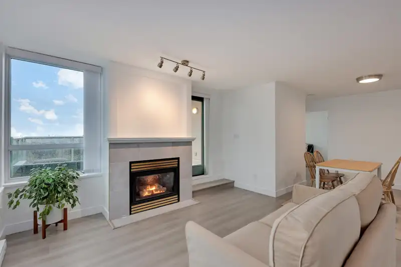 1803 6622 SOUTHOAKS CRESCENT - photo 3 of 40