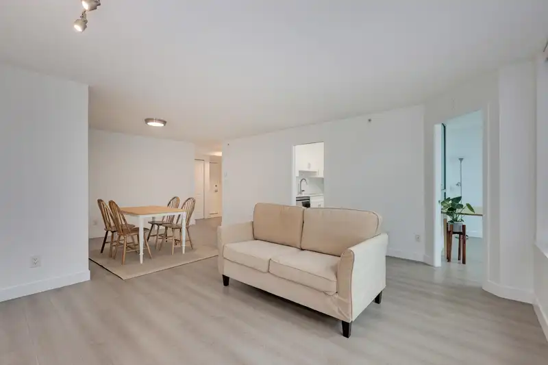 1803 6622 SOUTHOAKS CRESCENT - photo 4 of 40