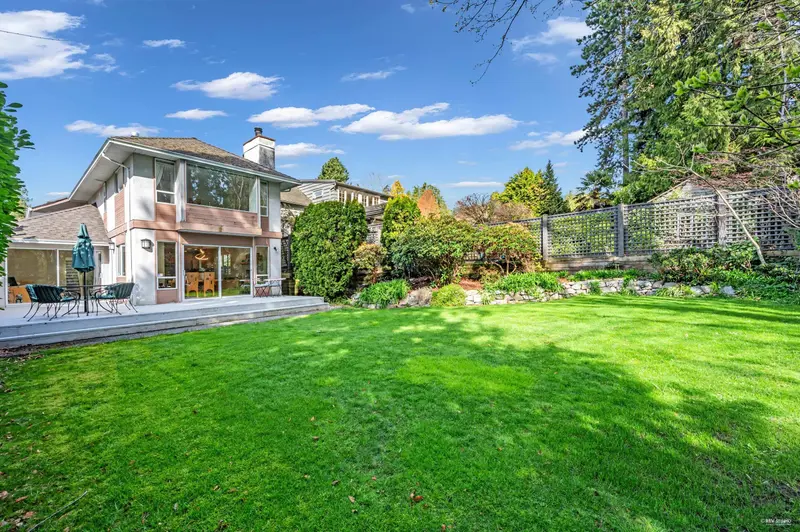 1006 SINCLAIR STREET - photo 4 of 25