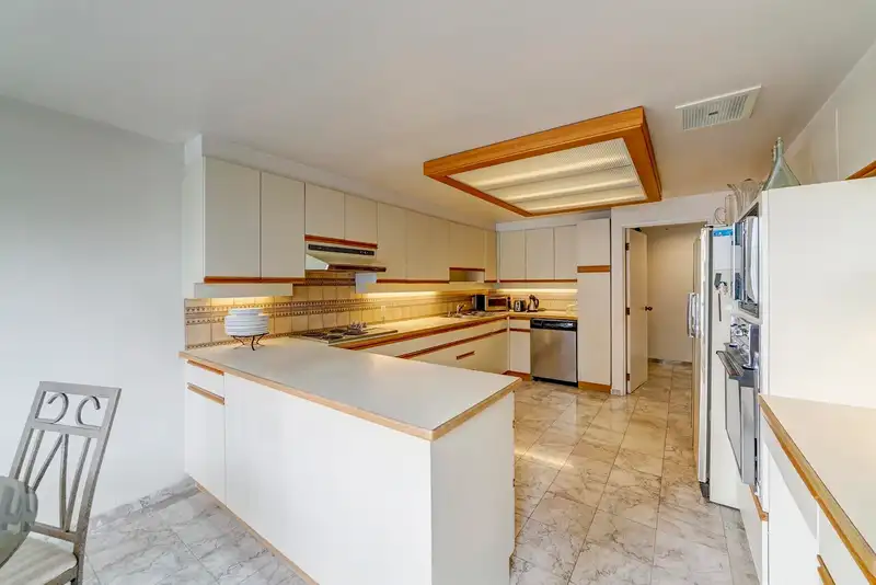1902 738 BROUGHTON STREET - photo 3 of 28