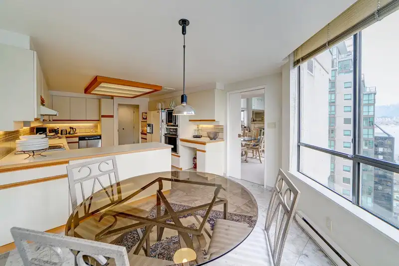 1902 738 BROUGHTON STREET - photo 4 of 28