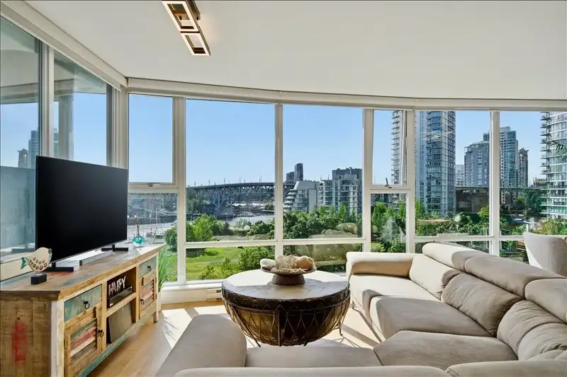 803 455 BEACH CRESCENT - photo 3 of 40