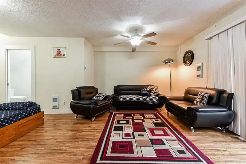 20 6613 138 STREET - photo 4 of 17