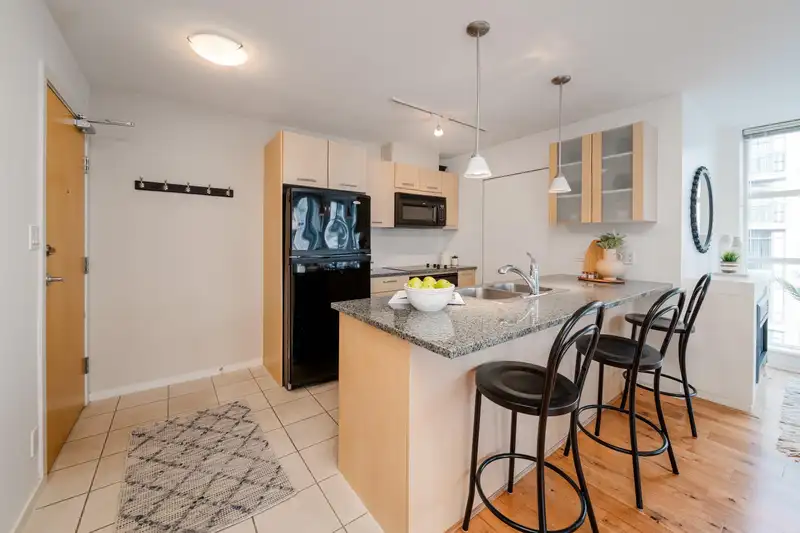602 1155 SEYMOUR STREET - photo 3 of 39
