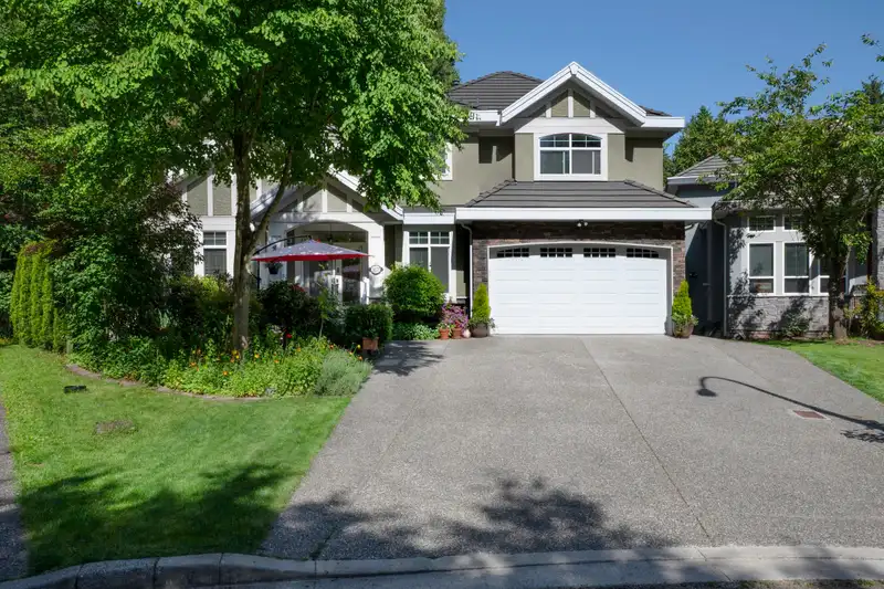 10172 159 STREET - photo 2 of 40