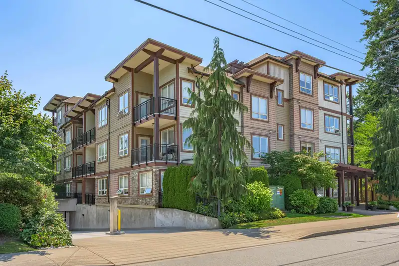 300 15268 18 AVENUE - photo 1 of 37