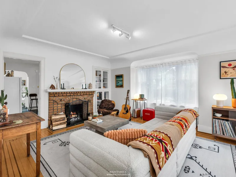 5915 CHESTER STREET - photo 3 of 25