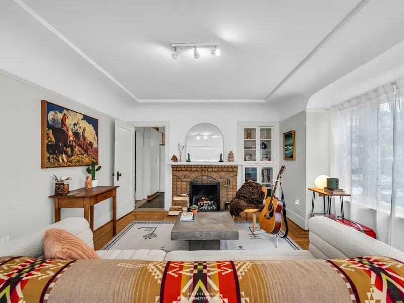 5915 CHESTER STREET - photo 4 of 25