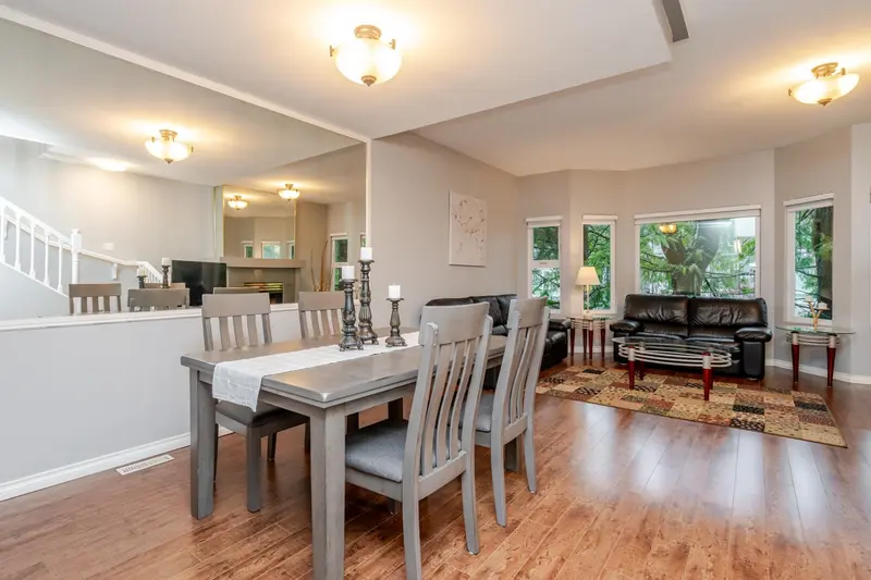 10 10340 156 STREET - photo 3 of 25