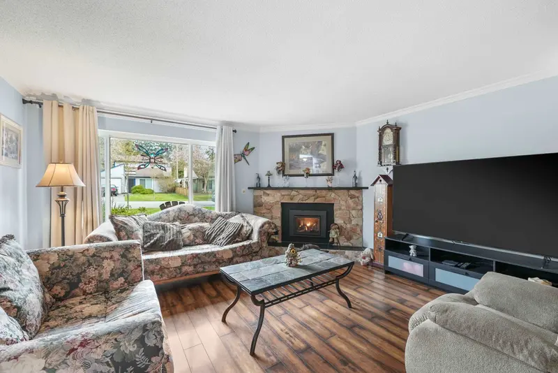 19432 62 AVENUE - photo 4 of 25