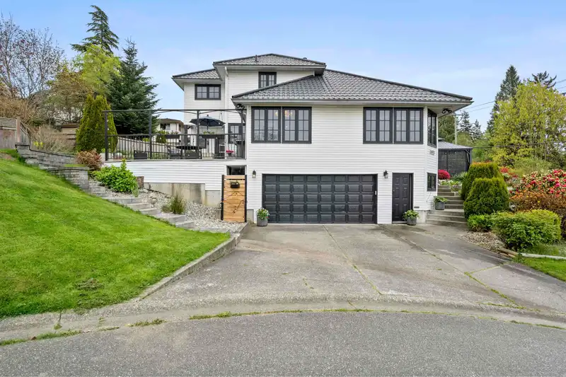 16071 8 AVENUE - photo 3 of 37