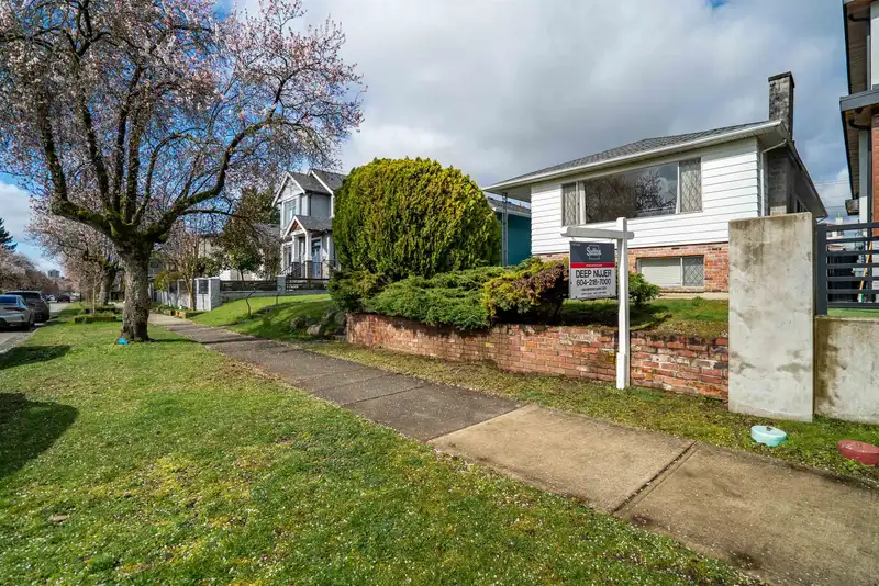 437 E 55TH AVENUE - photo 2 of 40