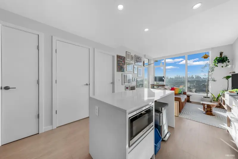 3311 4168 LOUGHEED HIGHWAY - photo 4 of 25