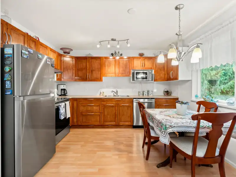 38 5761 WHARF AVENUE - photo 2 of 26