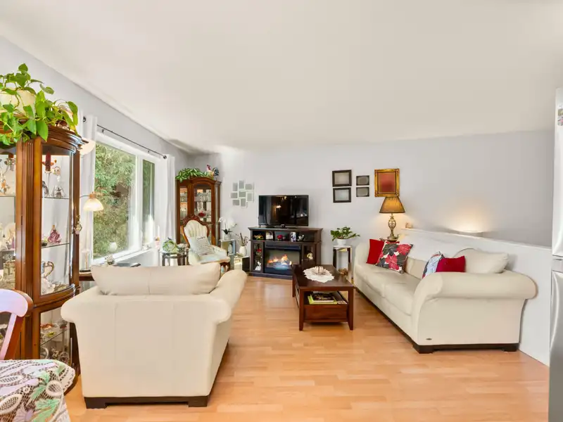 38 5761 WHARF AVENUE - photo 3 of 26
