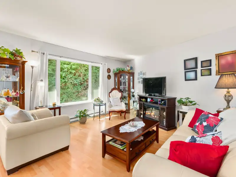 38 5761 WHARF AVENUE - photo 4 of 26