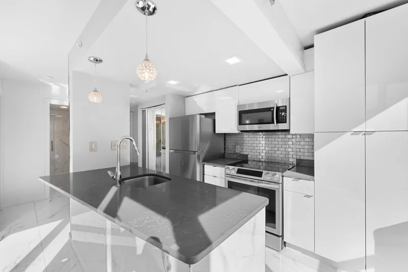 702 1188 HOWE STREET - photo 1 of 25