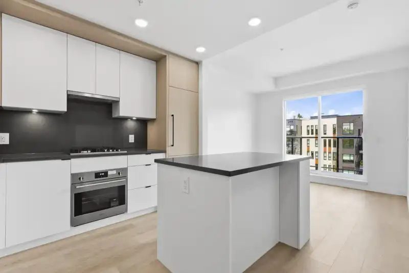 504 2268 E BROADWAY - photo 1 of 27