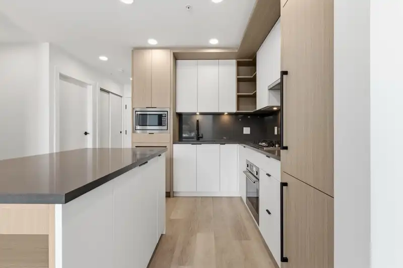 504 2268 E BROADWAY - photo 3 of 27
