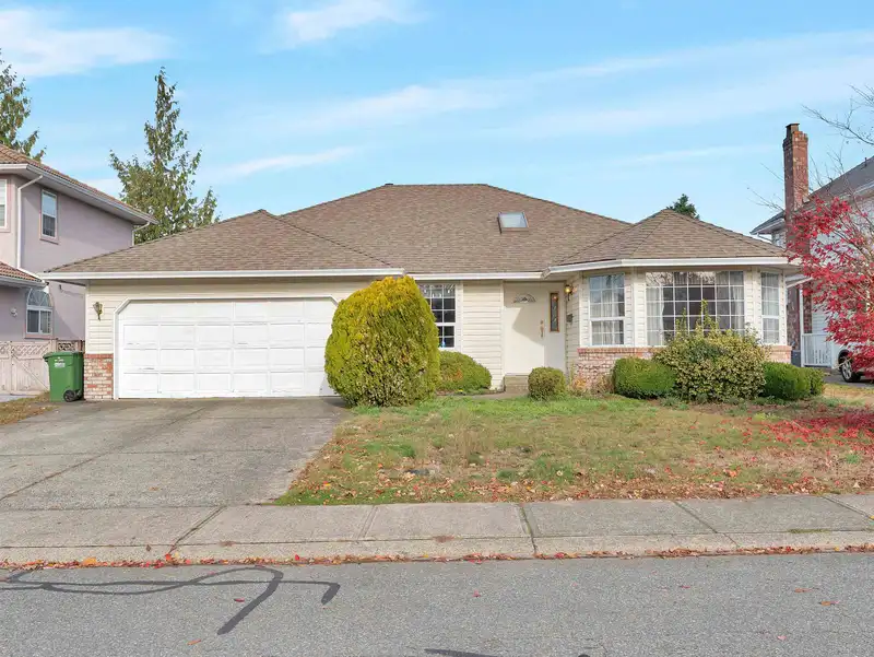 32337 NAKUSP DRIVE - photo 1 of 31