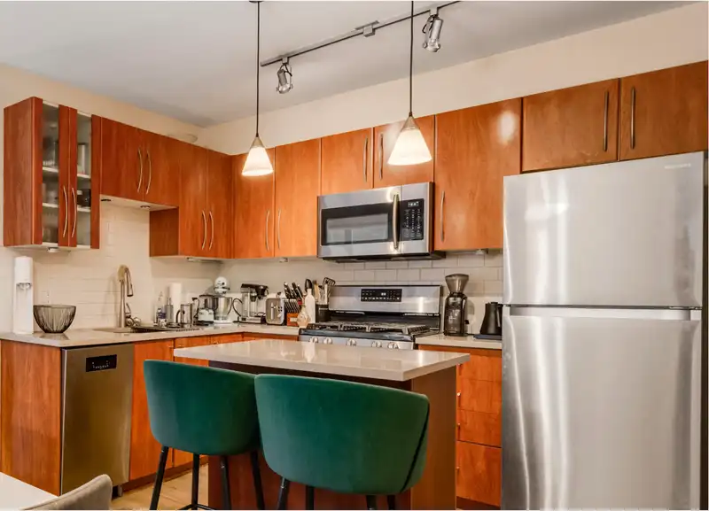 306 736 W 14TH AVENUE - photo 4 of 14