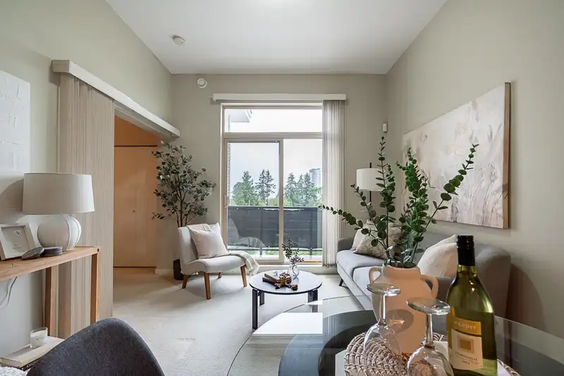 528 13789 107A AVENUE - photo 1 of 21