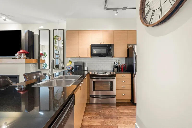 47 19478 65TH AVENUE - photo 4 of 25