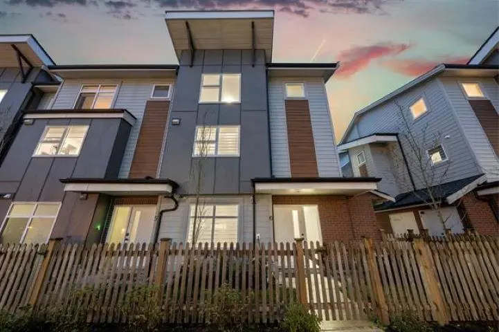 6 22334 48 AVENUE - photo 2 of 18