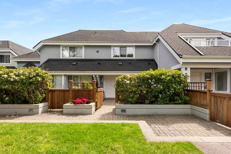 202 3189 CAMOSUN STREET - photo 1 of 25