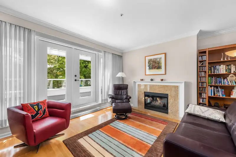 202 3189 CAMOSUN STREET - photo 2 of 25