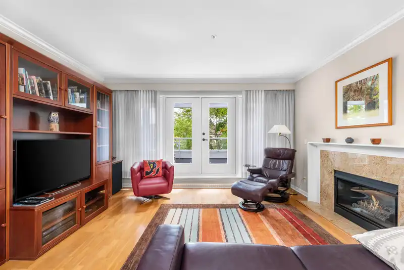 202 3189 CAMOSUN STREET - photo 3 of 25