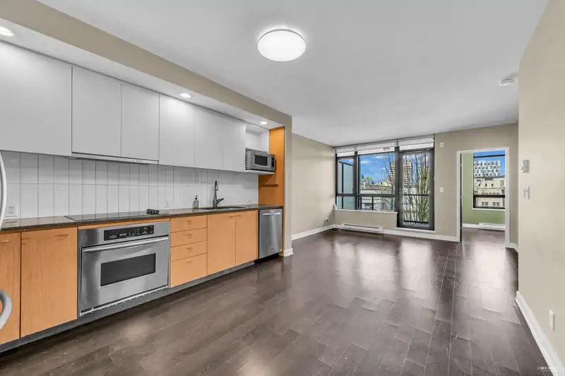 311 750 W 12TH AVENUE - photo 3 of 30