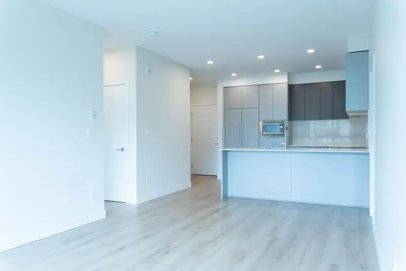 210 1892 STARLING DRIVE - photo 2 of 22