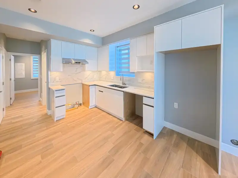 4 2557 W KING EDWARD AVENUE - photo 3 of 11