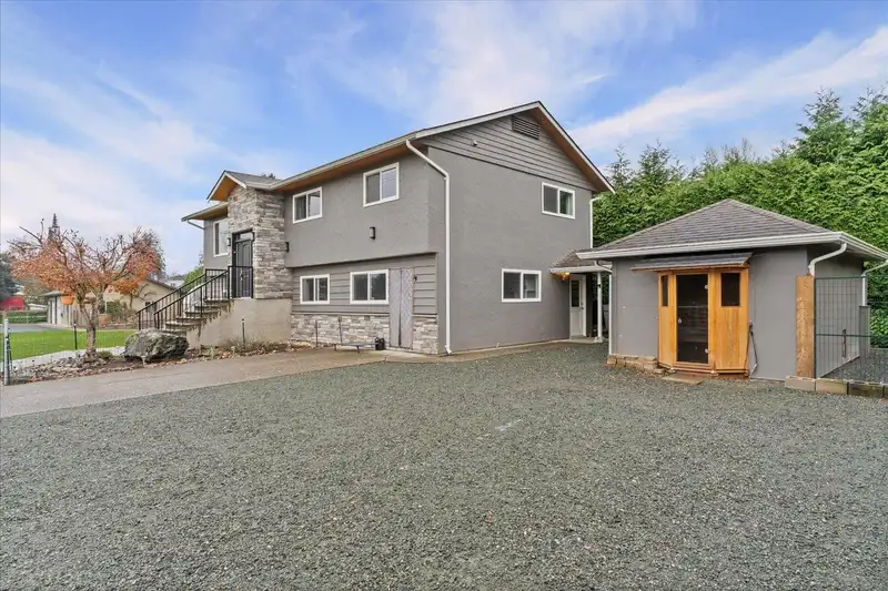 52464 YALE ROAD - photo 4 of 40