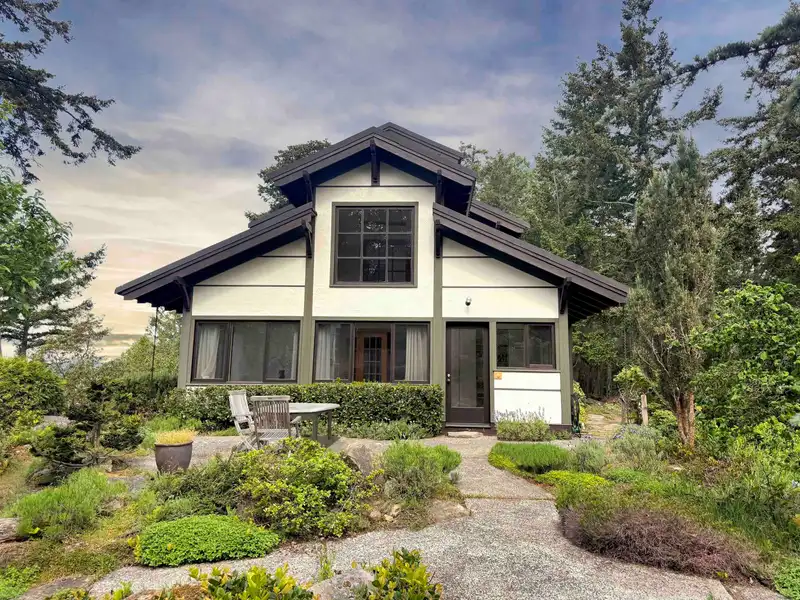 790 DEVINA DRIVE - photo 4 of 40