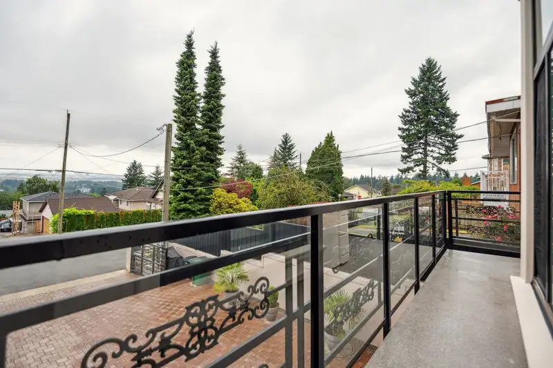 4319 SOUTHWOOD STREET - photo 4 of 40