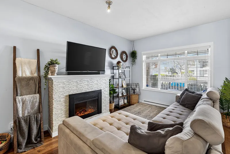 52 6852 193 STREET - photo 3 of 25